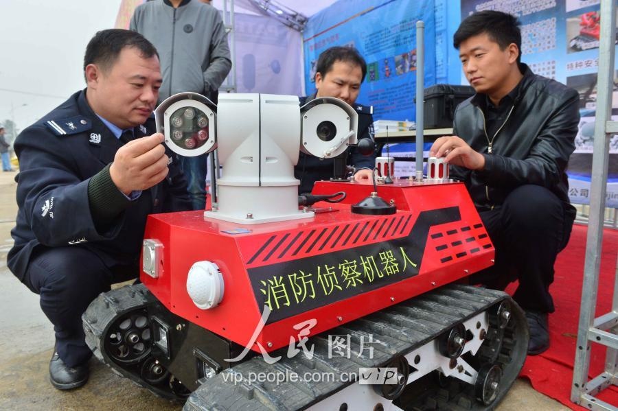 北京凌天攜消防滅火機器人、偵查機器人助力人全國危化品應急救援