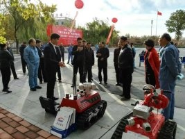 排煙機(jī)器人，滅火機(jī)器人亮相北京市全市應(yīng)急救援演練