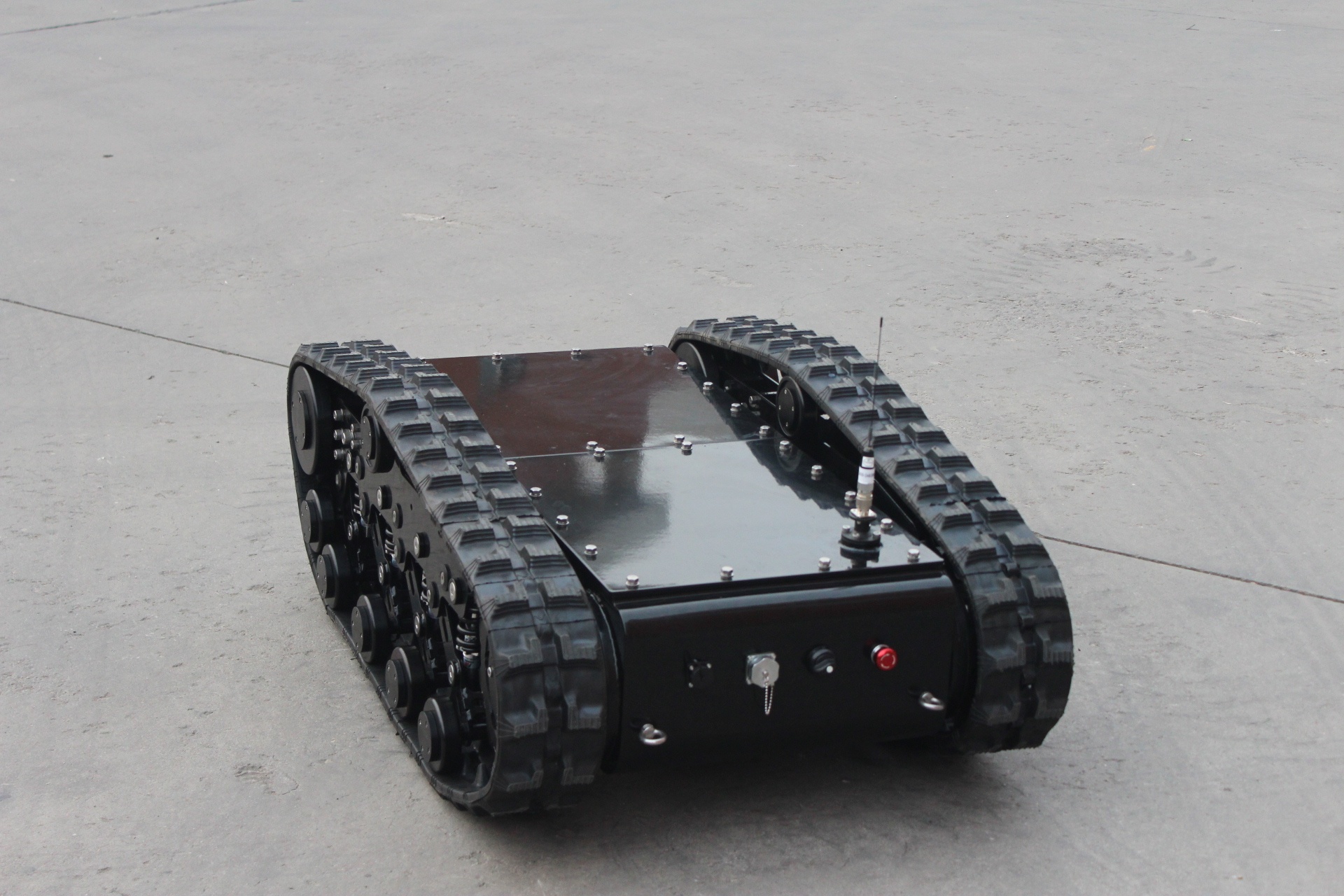 履帶式機(jī)器人底盤車