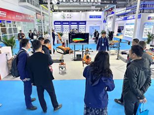 【消防機(jī)器狗系列亮相石油展】北京凌天滅火四足機(jī)器狗、偵察四足機(jī)器狗、運(yùn)輸四足機(jī)器狗、消防系留滅火無人機(jī)等重點(diǎn)裝備亮相展會！